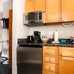 Stylish Studio In Boston Brownstone, C.Ave #21