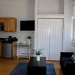 Stylish Downtown Studio In The Southend, C.Ave# 3