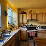 Beautiful Victorian House, Homestay