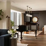 Raffles 5* Boston
