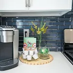 80-3 3br - Cozy Near Dorchester Center Apartment *