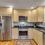2br Dog-friendly In 2-fam - Comfy Retreat