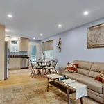 2Br Dog-Friendly Apt In 2-Fam Home - Comfy Retreat