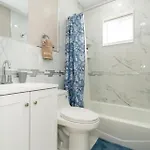 Apartment 558-3 3br - Modern Nest Near Franklin Park *