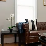 Apartment 558-3 3br - Modern Nest Near Franklin Park *