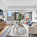Elegant With Pool And Fitness Center Apartment Boston
