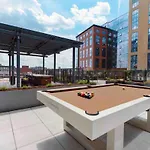 Elegant With Pool And Fitness Center *