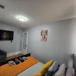 Brand New 2br House 20min Downtown *