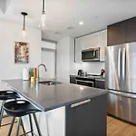 Elegant With Pool And Fitness Center Apartment