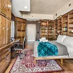Apartment Luxury Massive Penthouse In Watertown Boston