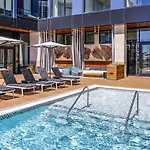 Apartment Family Fun In Rooftop Pool & Views *