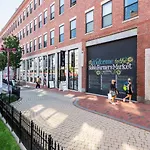 Two-bedroom Family Downtown Pool Apartment
