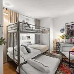 Two-bedroom Family Downtown Pool Boston