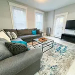 Apartment Spacious 3bed, 2bath, Near Hospitals & Transports *