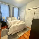 Apartment Spacious 3bed, 2bath, Near Hospitals & Transports Brookline