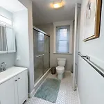 Spacious 3bed, 2bath, Near Hospitals & Transports Brookline