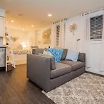 Renovated Studio, Steps To Mgh, Suffolk, Sleeps 4