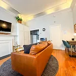 Oversized Furnished Brownstone Studio In Back Bay