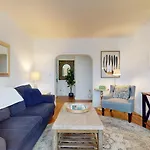 Steps To Public Transport, Boston Coll, Roof Deck