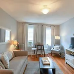 Bright City-View Stay By Public Transport