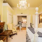 Stylish Studio In Boston Back Bay