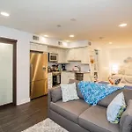 Renovated Studio, Steps To Mgh, Suffolk, Sleeps 4