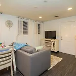 Renovated Studio, Steps To Mgh, Suffolk, Sleeps 4