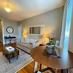 Bright City-View Stay By Public Transport