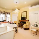 Stylish Studio In Boston Back Bay