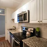 Bright City-view By Public Transport Apartment Boston