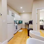2 Bedroom Unit In The Heart Of Back Bay * Boston