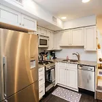 Apartment Renovated Studio, Steps To Mgh, Suffolk, Sleeps 4 Boston