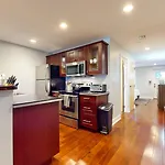 Roomy 1-bedroom - Faneuil Hall And Quincy Market Boston