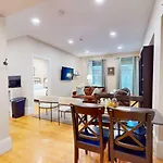 Apartment 2 Bedroom Unit In The Heart Of Back Bay Boston