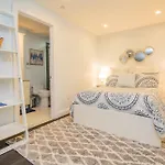 Renovated Studio, Steps To Mgh, Suffolk, Sleeps 4