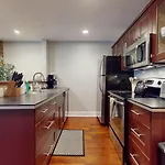 Roomy 1-bedroom - Faneuil Hall And Quincy Market Apartment