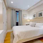 Apartment 2 Bedroom Unit In The Heart Of Back Bay *