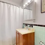 Apartment Steps To Public Transport, Coll, Roof Deck *