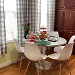 Boston Private Bedroom Near Train&Buses