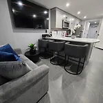 2Br Lower Garden-Level Apt 20Min