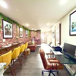 Serene Suite Home Near Logan International Airport