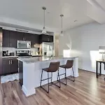 Stylish Seaport Apartment Near Waterfront Dining & Downtown