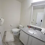 3-Bedroom Apt-9W2 20-Minuite To Downtown Boston