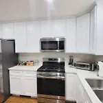 3-Bedroom Apt 9B2 20-Minuite To Downtown Boston