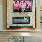 Large Open Concept In Zoo Franklin Park Near