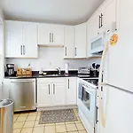 Modern,02 Mile To Northeastern, In Unit Laundry