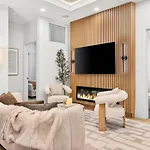 4br/4ba | Parking + Chef's Kitchen | Near Bu/bc Holiday home *