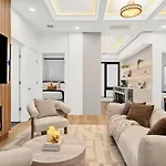 4br/4ba | Parking + Chef's Kitchen | Near Bu/bc * Brookline