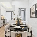 4br/4ba | Parking + Chef's Kitchen | Near Bu/bc Holiday home Brookline