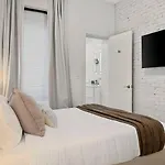 Holiday home 4br/4ba | Parking + Chef's Kitchen | Near Bu/bc *